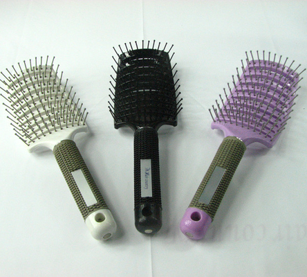 Diseñando el cepillo de pelo curvado del salón de Detangle del respiradero con PC + Pin de nylon